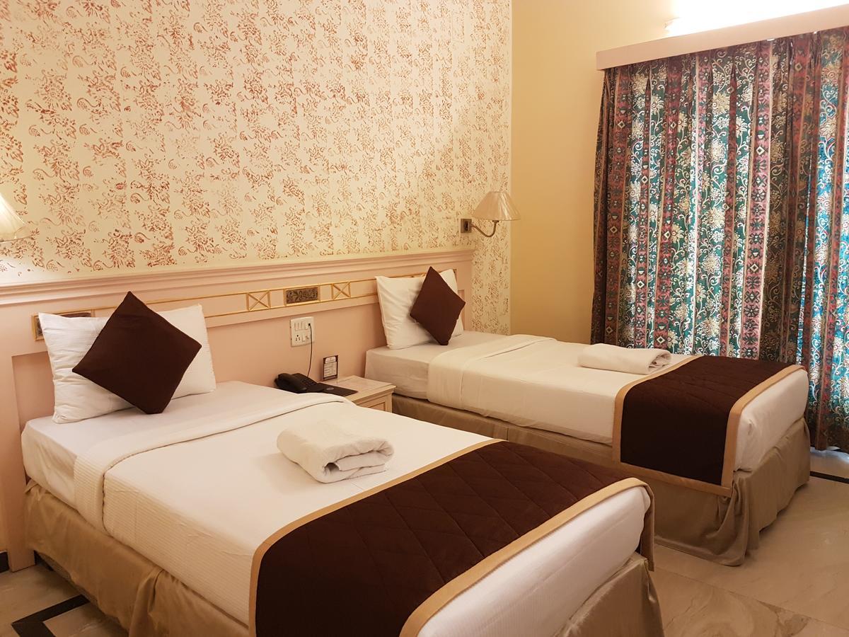 Glm Meridian Chennai Bagian luar foto