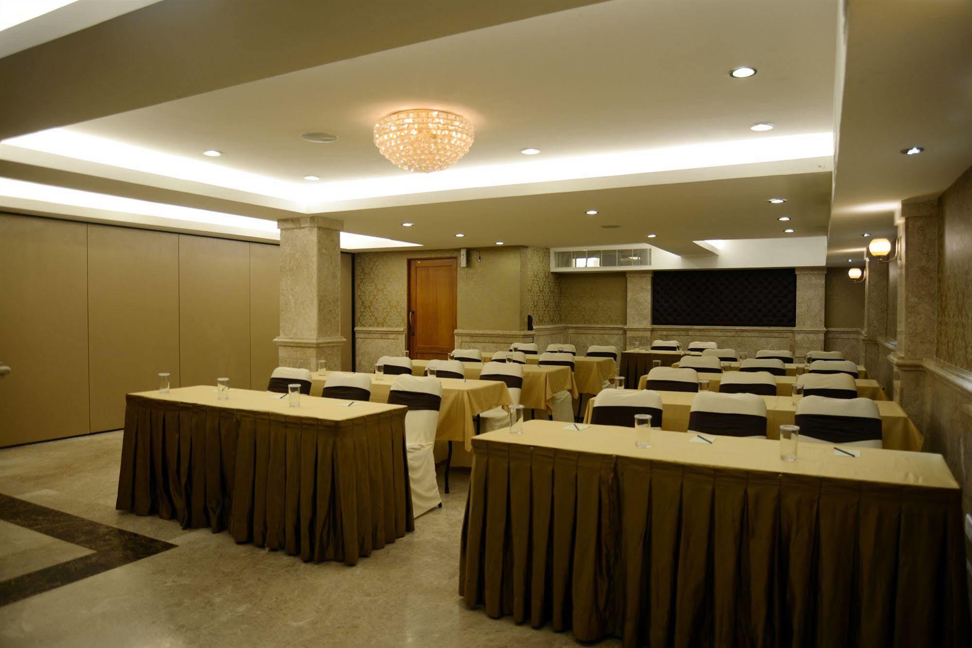 Glm Meridian Chennai Bagian luar foto